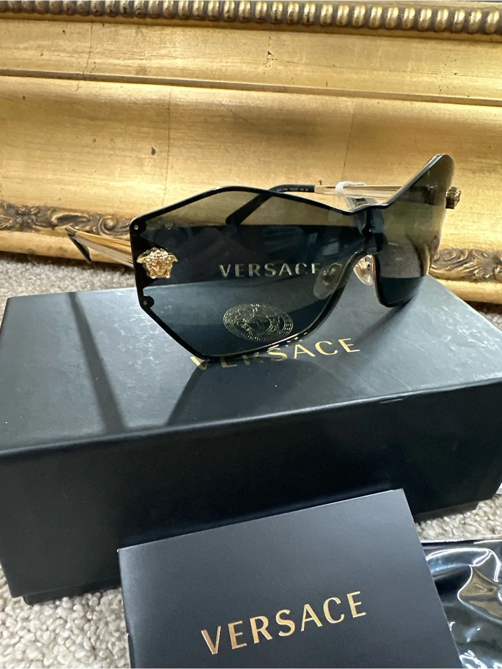 NWT & Box Versace Glam Stud Medusa Head Sunglasses VE2182